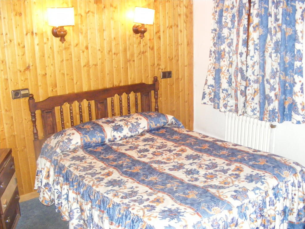 Hotel Europa Les Bilik gambar