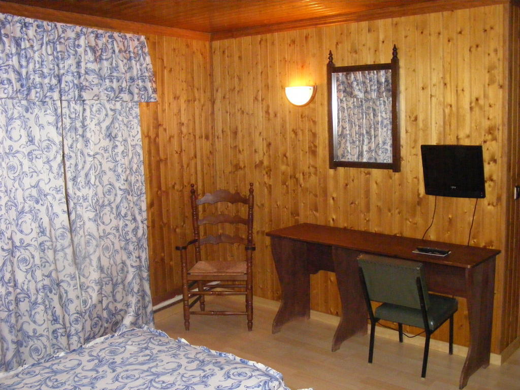 Hotel Europa Les Bilik gambar
