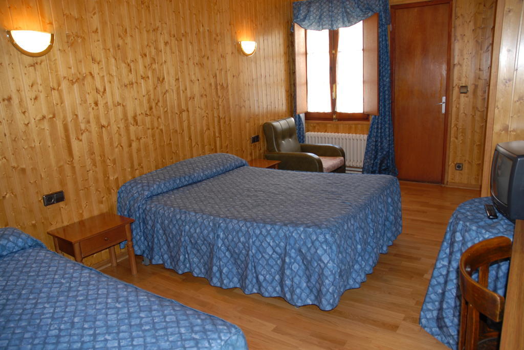 Hotel Europa Les Bilik gambar