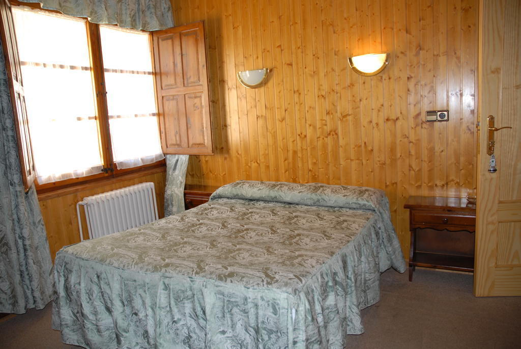 Hotel Europa Les Bilik gambar