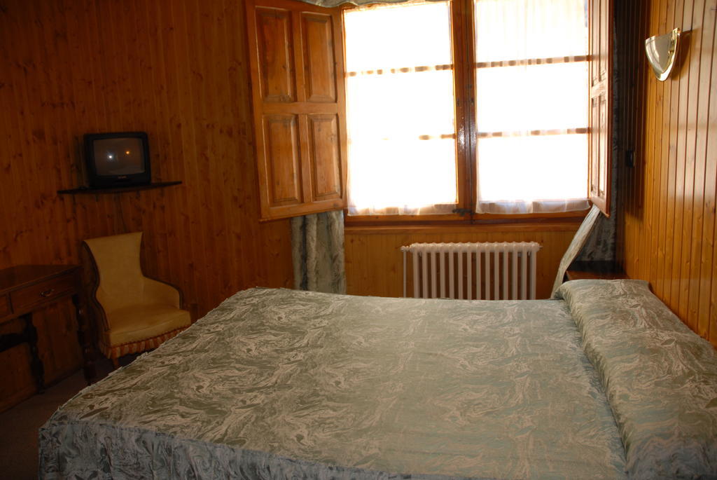 Hotel Europa Les Luaran gambar