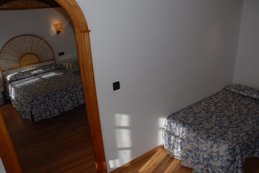 Hotel Europa Les Bilik gambar