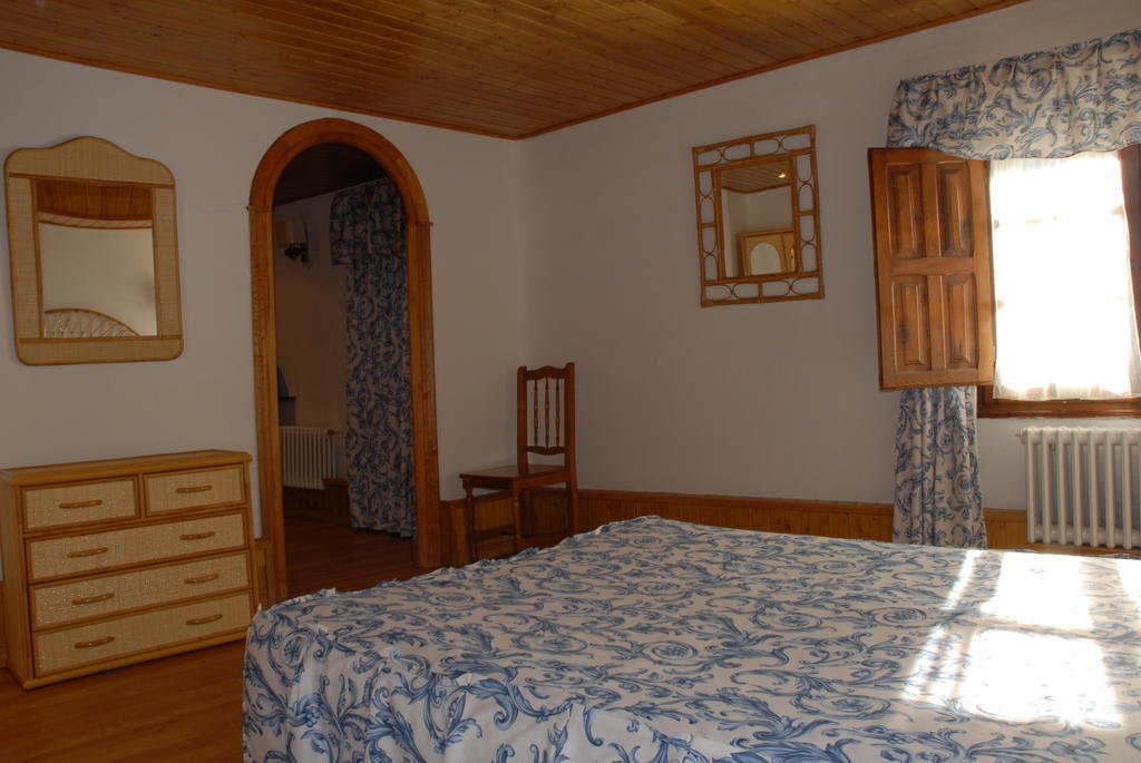Hotel Europa Les Bilik gambar