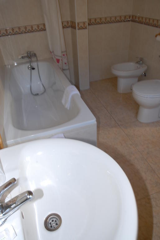 Hotel Europa Les Bilik gambar
