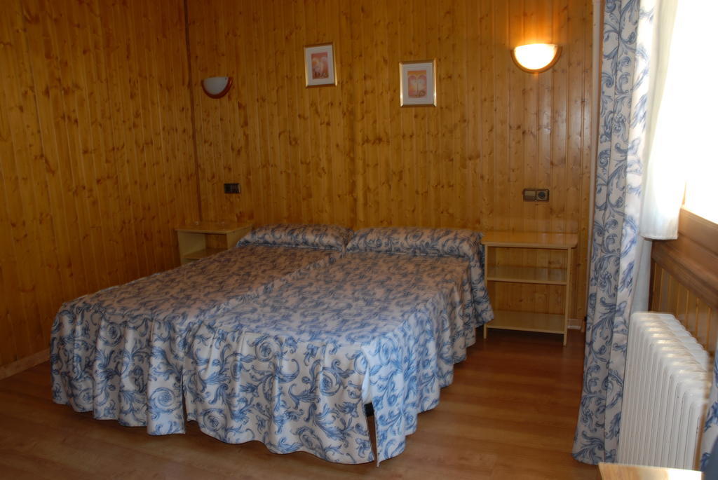 Hotel Europa Les Bilik gambar