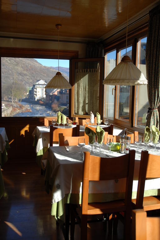 Hotel Europa Les Luaran gambar